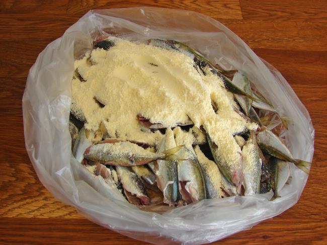 Tavada Kokusuz Balık Kızartması - Yapılışı (4/12) 