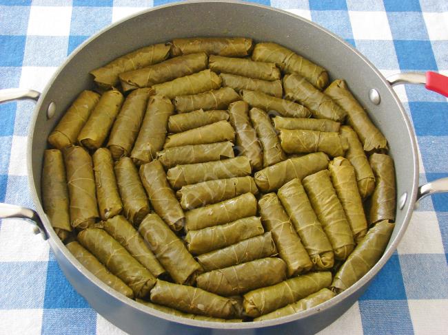 Zeytinyağlı Yaprak Sarma - Yapılışı (10/16) 