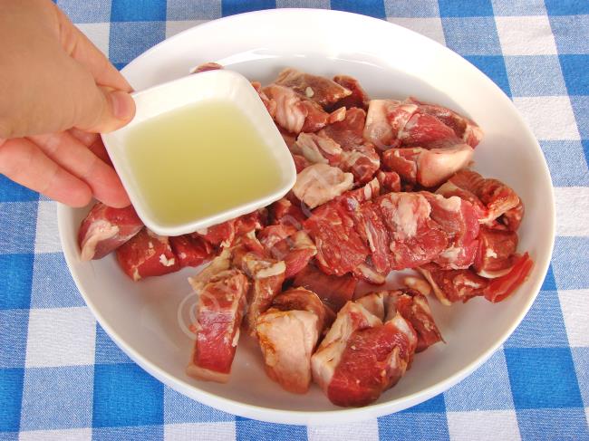 Kuzu Şiş Kebap - Yapılışı (3/12) 