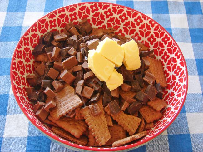 Bisküvili Sürülebilir Çikolata - Yapılışı (3/8) 