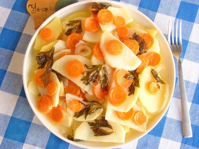 Kereviz Sevmem Diyenlerin Bile Tattığında Vazgeçemeyeceği Nefis Bir Lezzet : Portakallı Kereviz