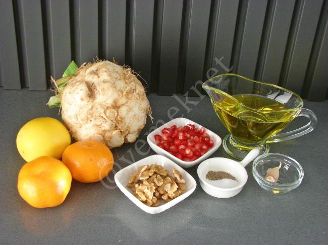 Soslu Çiğ Kereviz Salatası - Yapılışı (1/8) 