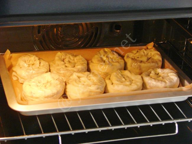 Kıymalı Gül Böreği - Yapılışı (10/12) 