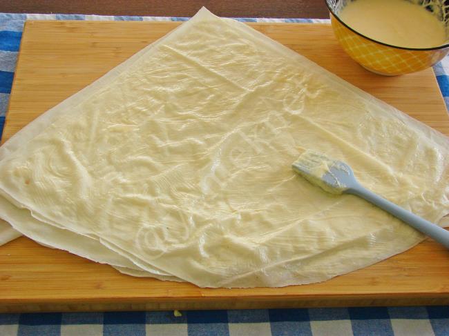 Kıymalı Gül Böreği - Yapılışı (5/12) 