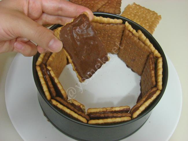 Kolay Bisküvili Pasta - Yapılışı (6/12) 