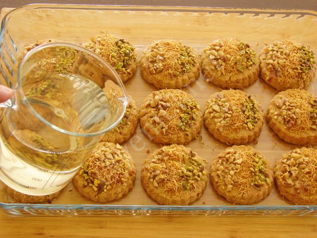 İrmikli Şerbetli Tatlı - Yapılışı (10/12) 