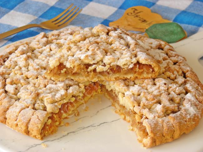 Ertesi Gün Bile Yumuşamayan Kıyır Kıyır Hamur Sırrı Burda : Kalıpsız Elmalı Turta