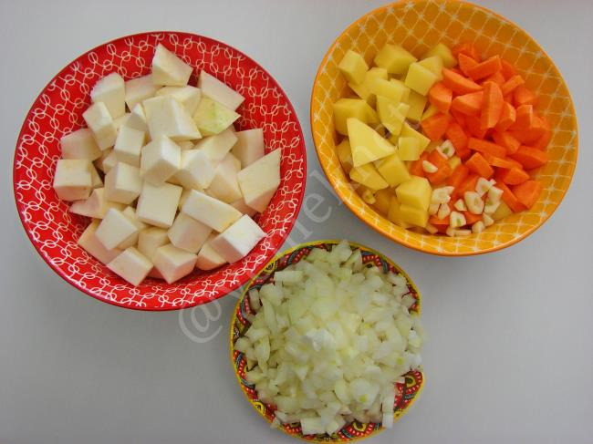 Kerevizli Mercimek Çorbası - Yapılışı (2/12) 