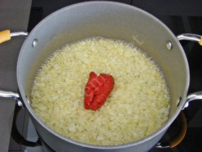 Kerevizli Mercimek Çorbası - Yapılışı (3/12) 