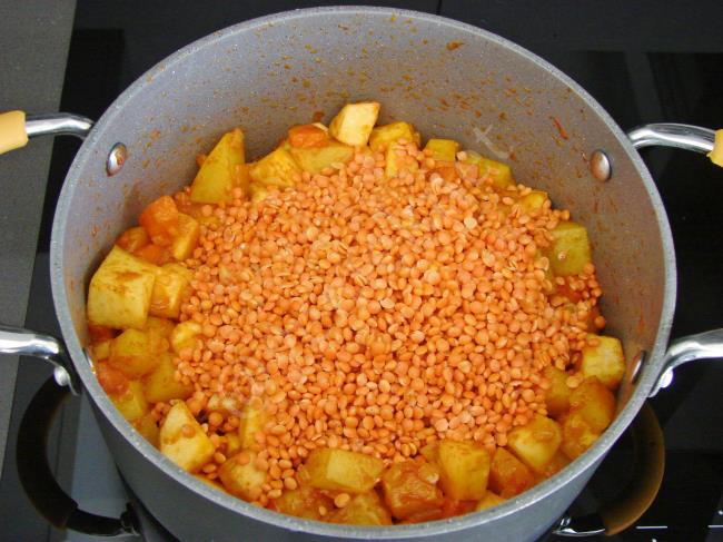 Kerevizli Mercimek Çorbası - Yapılışı (7/12) 