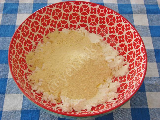 Üç Malzemeli Tuzlu Kurabiye - Yapılışı (3/8) 