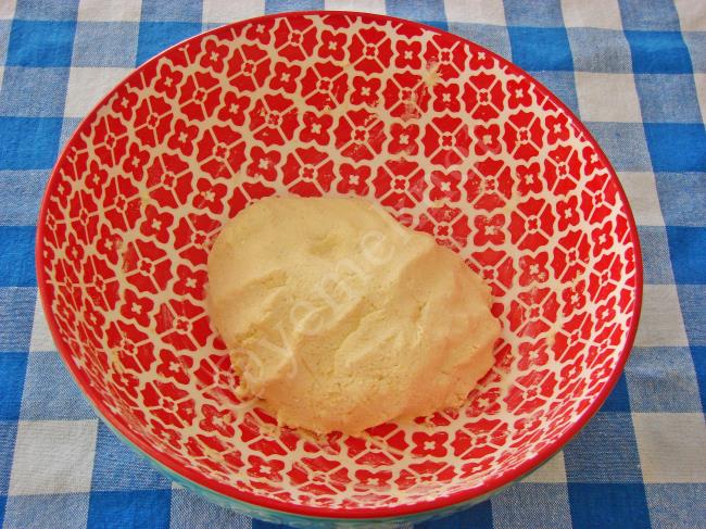 Üç Malzemeli Tuzlu Kurabiye - Yapılışı (4/8) 