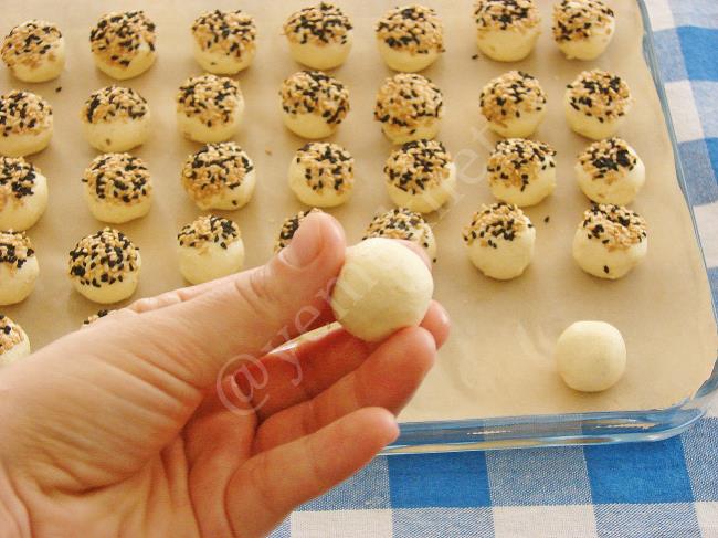 Üç Malzemeli Tuzlu Kurabiye - Yapılışı (5/8) 