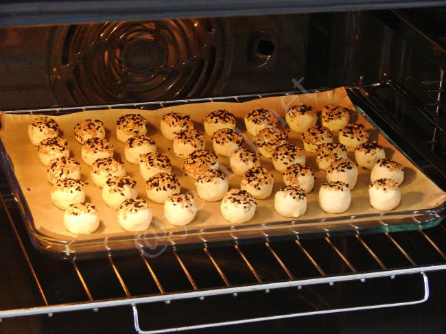 Üç Malzemeli Tuzlu Kurabiye - Yapılışı (6/8) 