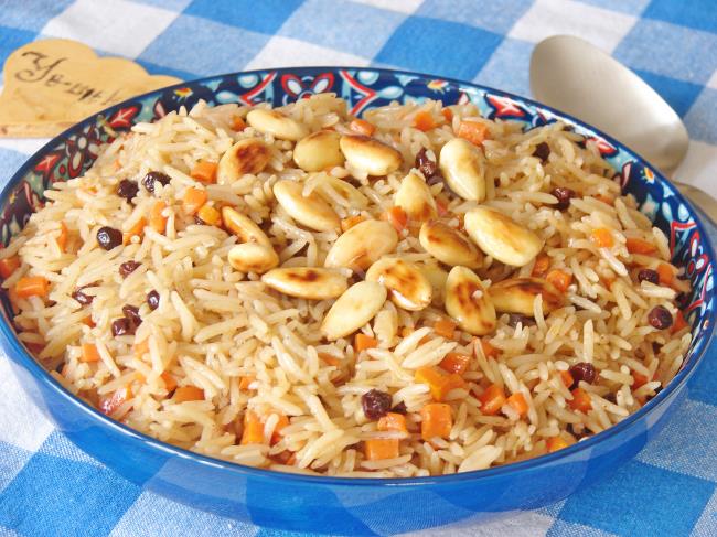 Sıradan Pilavları Unutun! Kaşık Kaşık Yediren, Tadı Damakta Kalan O Tarif : Havuçlu Üzümlü Pilav