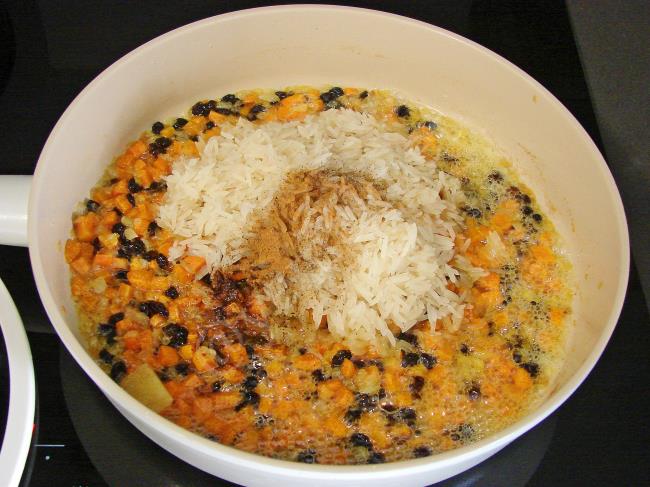 Havuçlu Üzümlü Pilav - Yapılışı (6/12) 