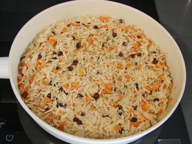 Havuçlu Üzümlü Pilav - Yapılışı (9/12) 