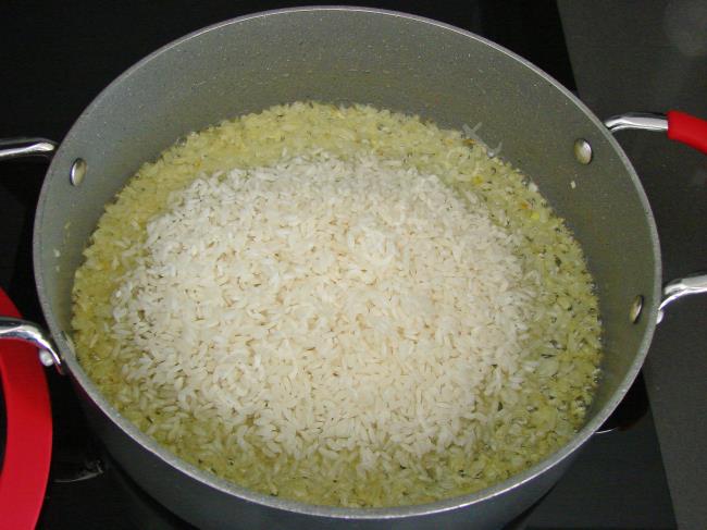 Midyesiz Midye Dolma Pilavı - Yapılışı (3/12) 