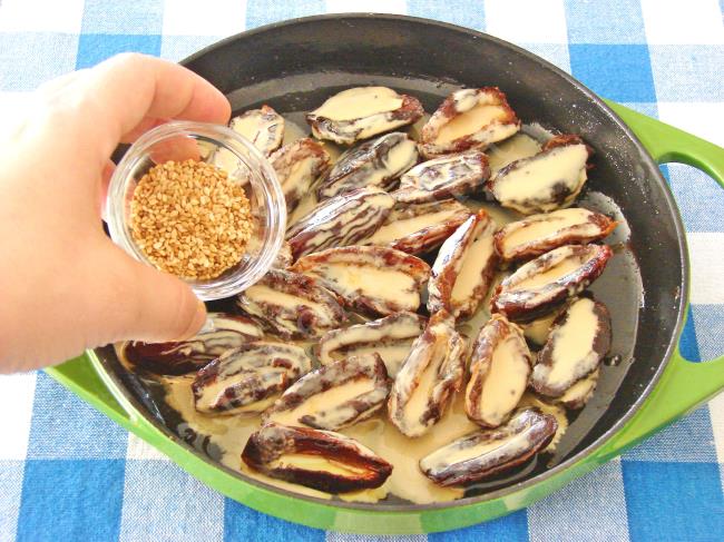 Tahinli Sıcak Hurma Tatlısı - Yapılışı (6/8) 